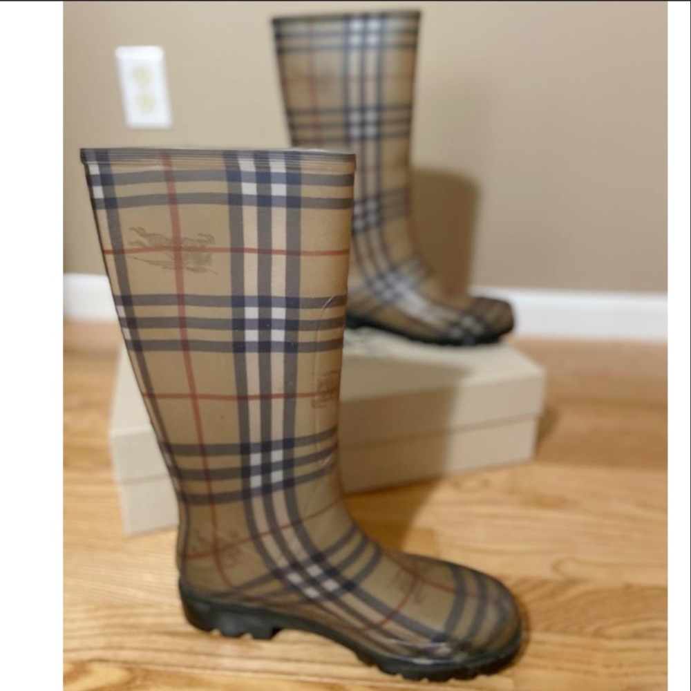 COPY - Burberry Brown Nova Check Rubber Rain Boot…